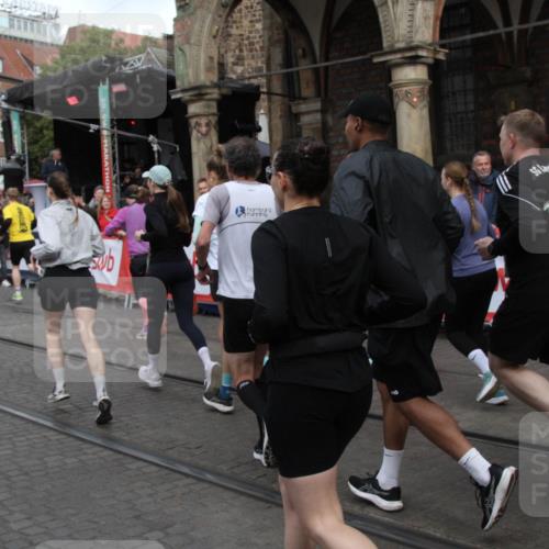 05.10.2025 - 20. swb-Marathon Bremen Yannick Fuchs http://msf.ph/oto/9319762 05.10.2025 11:38:36 Ziel  meine-sportfotos.de