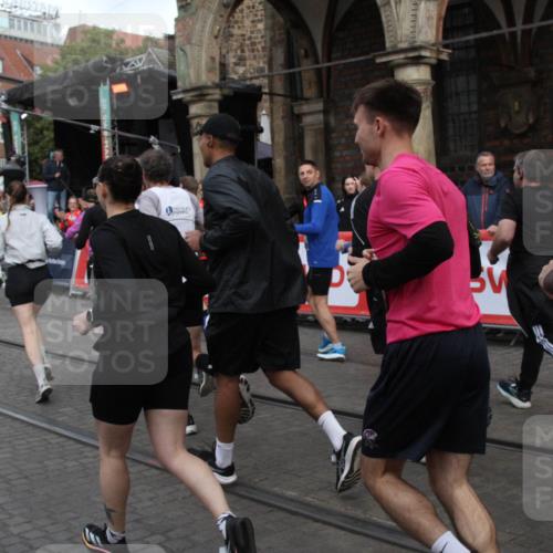 05.10.2025 - 20. swb-Marathon Bremen Yannick Fuchs http://msf.ph/oto/9319763 05.10.2025 11:38:37 Ziel  meine-sportfotos.de