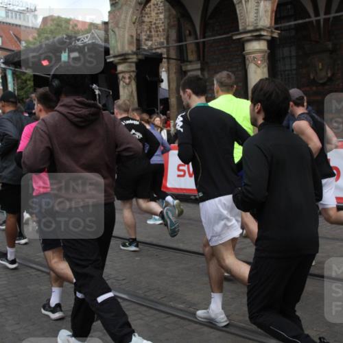 05.10.2025 - 20. swb-Marathon Bremen Yannick Fuchs http://msf.ph/oto/9319765 05.10.2025 11:38:37 Ziel  meine-sportfotos.de