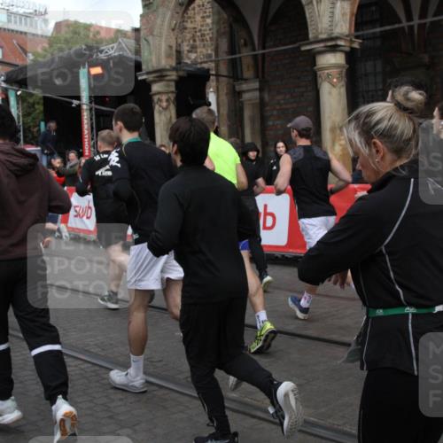 05.10.2025 - 20. swb-Marathon Bremen Yannick Fuchs http://msf.ph/oto/9319766 05.10.2025 11:38:38 Ziel  meine-sportfotos.de