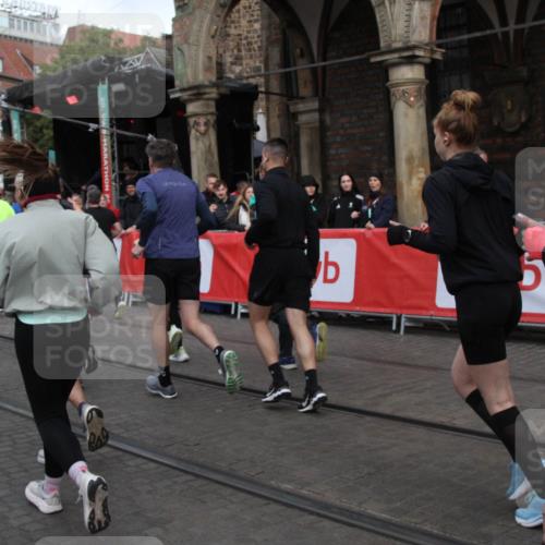 05.10.2025 - 20. swb-Marathon Bremen Yannick Fuchs http://msf.ph/oto/9319770 05.10.2025 11:38:39 Ziel  meine-sportfotos.de