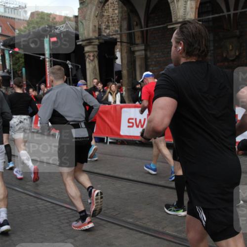05.10.2025 - 20. swb-Marathon Bremen Yannick Fuchs http://msf.ph/oto/9319776 05.10.2025 11:38:41 Ziel  meine-sportfotos.de
