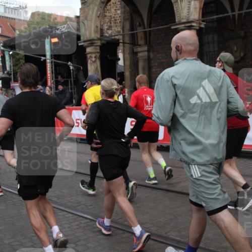 05.10.2025 - 20. swb-Marathon Bremen Yannick Fuchs http://msf.ph/oto/9319778 05.10.2025 11:38:42 Ziel  meine-sportfotos.de
