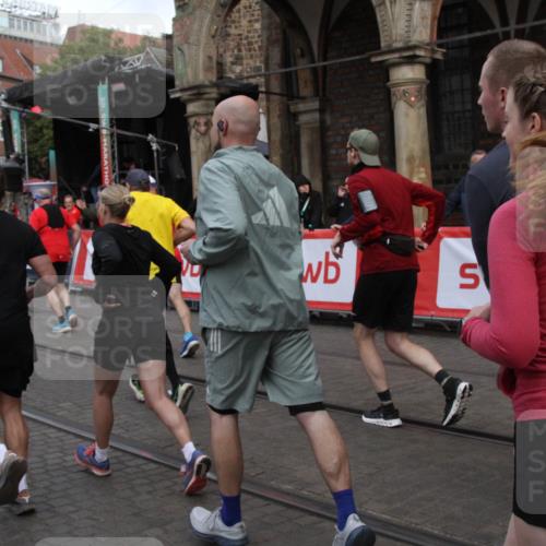 05.10.2025 - 20. swb-Marathon Bremen Yannick Fuchs http://msf.ph/oto/9319779 05.10.2025 11:38:42 Ziel  meine-sportfotos.de