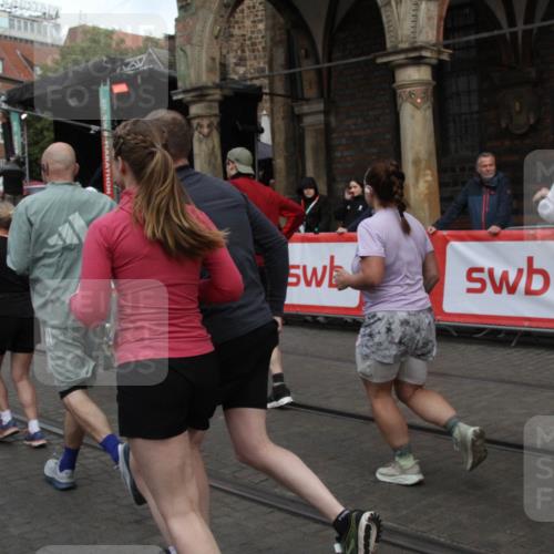 05.10.2025 - 20. swb-Marathon Bremen Yannick Fuchs http://msf.ph/oto/9319780 05.10.2025 11:38:43 Ziel  meine-sportfotos.de