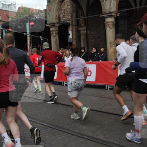 05.10.2025 - 20. swb-Marathon Bremen Yannick Fuchs http://msf.ph/oto/9319781 05.10.2025 11:38:43 Ziel  meine-sportfotos.de