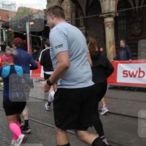 05.10.2025 - 20. swb-Marathon Bremen Yannick Fuchs http://msf.ph/oto/9319784 05.10.2025 11:38:44 Ziel  meine-sportfotos.de