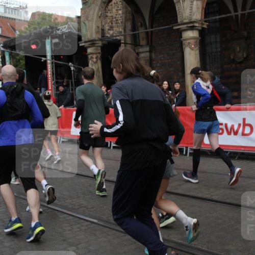 05.10.2025 - 20. swb-Marathon Bremen Yannick Fuchs http://msf.ph/oto/9319788 05.10.2025 11:38:46 Ziel  meine-sportfotos.de