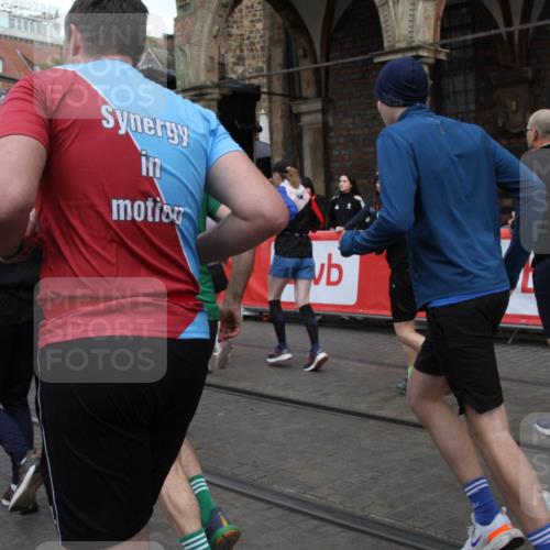 05.10.2025 - 20. swb-Marathon Bremen Yannick Fuchs http://msf.ph/oto/9319790 05.10.2025 11:38:46 Ziel  meine-sportfotos.de
