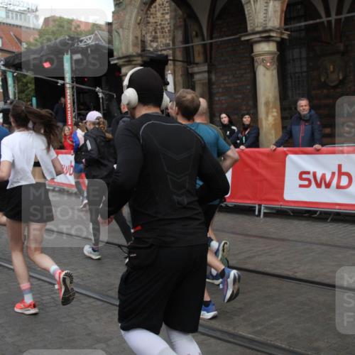 05.10.2025 - 20. swb-Marathon Bremen Yannick Fuchs http://msf.ph/oto/9319794 05.10.2025 11:38:48 Ziel  meine-sportfotos.de