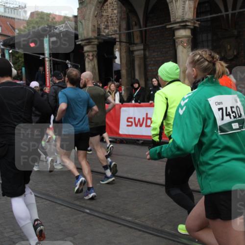 05.10.2025 - 20. swb-Marathon Bremen Yannick Fuchs http://msf.ph/oto/9319795 05.10.2025 11:38:48 Ziel  meine-sportfotos.de