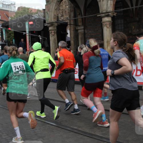 05.10.2025 - 20. swb-Marathon Bremen Yannick Fuchs http://msf.ph/oto/9319797 05.10.2025 11:38:49 Ziel  meine-sportfotos.de