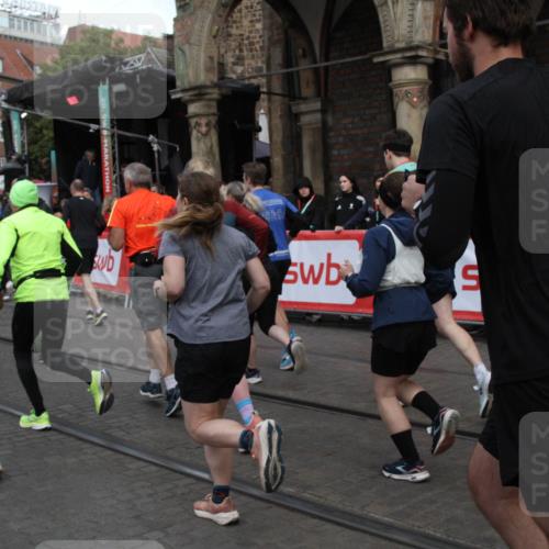 05.10.2025 - 20. swb-Marathon Bremen Yannick Fuchs http://msf.ph/oto/9319798 05.10.2025 11:38:49 Ziel  meine-sportfotos.de