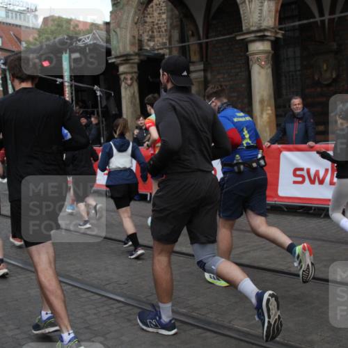 05.10.2025 - 20. swb-Marathon Bremen Yannick Fuchs http://msf.ph/oto/9319800 05.10.2025 11:38:50 Ziel  meine-sportfotos.de