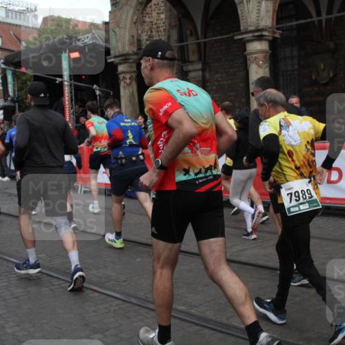 05.10.2025 - 20. swb-Marathon Bremen Yannick Fuchs http://msf.ph/oto/9319802 05.10.2025 11:38:51 Ziel  meine-sportfotos.de