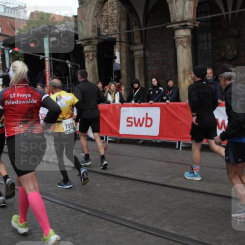 05.10.2025 - 20. swb-Marathon Bremen Yannick Fuchs http://msf.ph/oto/9319805 05.10.2025 11:38:52 Ziel  meine-sportfotos.de