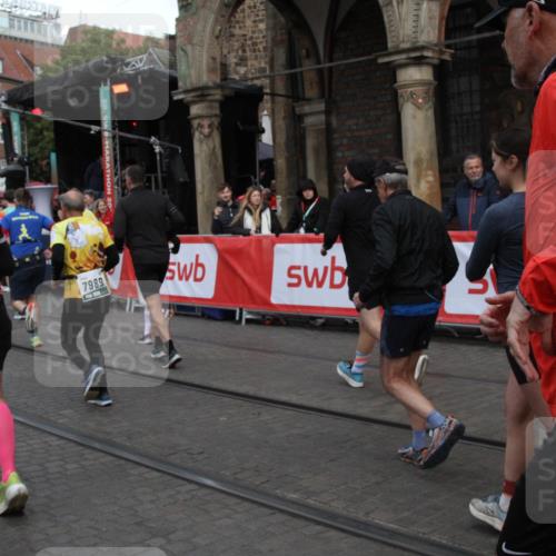 05.10.2025 - 20. swb-Marathon Bremen Yannick Fuchs http://msf.ph/oto/9319806 05.10.2025 11:38:52 Ziel  meine-sportfotos.de