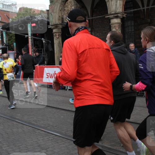 05.10.2025 - 20. swb-Marathon Bremen Yannick Fuchs http://msf.ph/oto/9319807 05.10.2025 11:38:52 Ziel  meine-sportfotos.de