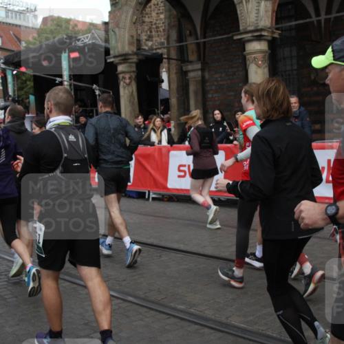 05.10.2025 - 20. swb-Marathon Bremen Yannick Fuchs http://msf.ph/oto/9319810 05.10.2025 11:38:54 Ziel  meine-sportfotos.de