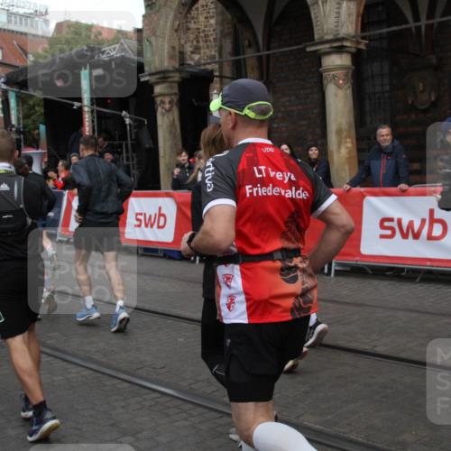 05.10.2025 - 20. swb-Marathon Bremen Yannick Fuchs http://msf.ph/oto/9319811 05.10.2025 11:38:54 Ziel  meine-sportfotos.de