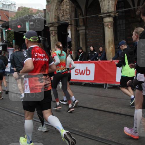 05.10.2025 - 20. swb-Marathon Bremen Yannick Fuchs http://msf.ph/oto/9319812 05.10.2025 11:38:54 Ziel  meine-sportfotos.de