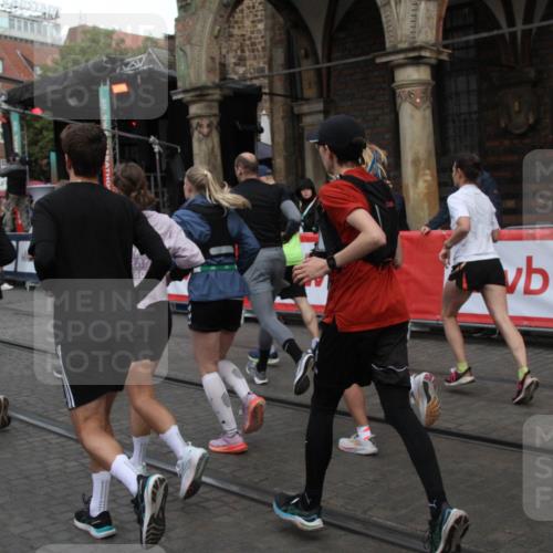 05.10.2025 - 20. swb-Marathon Bremen Yannick Fuchs http://msf.ph/oto/9319814 05.10.2025 11:38:55 Ziel  meine-sportfotos.de