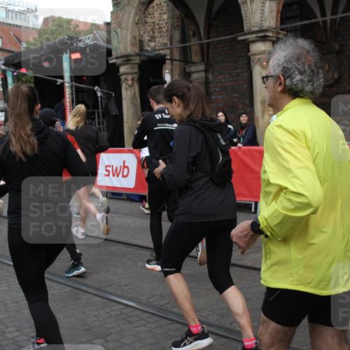 05.10.2025 - 20. swb-Marathon Bremen Yannick Fuchs http://msf.ph/oto/9319816 05.10.2025 11:38:56 Ziel  meine-sportfotos.de