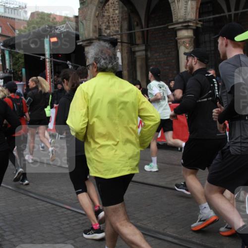 05.10.2025 - 20. swb-Marathon Bremen Yannick Fuchs http://msf.ph/oto/9319817 05.10.2025 11:38:56 Ziel  meine-sportfotos.de