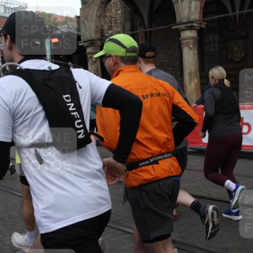05.10.2025 - 20. swb-Marathon Bremen Yannick Fuchs http://msf.ph/oto/9319818 05.10.2025 11:38:57 Ziel  meine-sportfotos.de