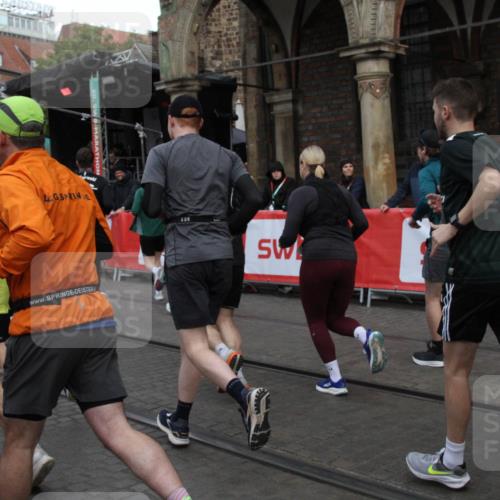 05.10.2025 - 20. swb-Marathon Bremen Yannick Fuchs http://msf.ph/oto/9319819 05.10.2025 11:38:57 Ziel  meine-sportfotos.de