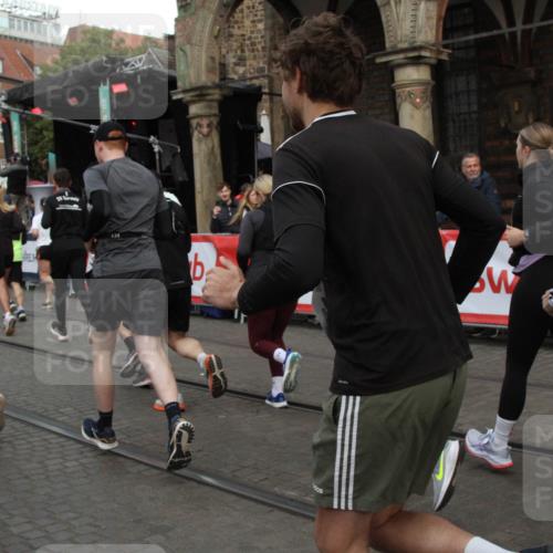 05.10.2025 - 20. swb-Marathon Bremen Yannick Fuchs http://msf.ph/oto/9319820 05.10.2025 11:38:57 Ziel  meine-sportfotos.de