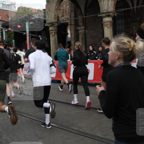 05.10.2025 - 20. swb-Marathon Bremen Yannick Fuchs http://msf.ph/oto/9319822 05.10.2025 11:38:58 Ziel  meine-sportfotos.de