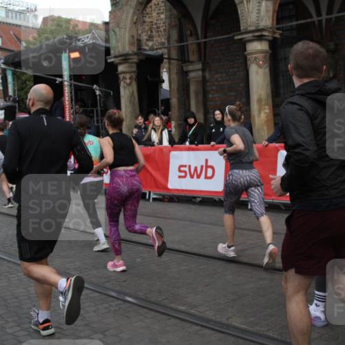 05.10.2025 - 20. swb-Marathon Bremen Yannick Fuchs http://msf.ph/oto/9319829 05.10.2025 11:39:01 Ziel  meine-sportfotos.de