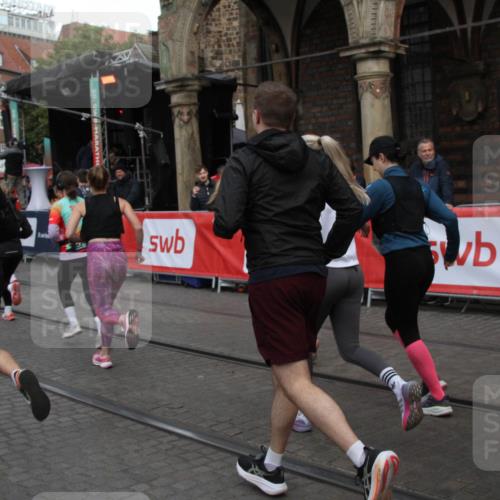 05.10.2025 - 20. swb-Marathon Bremen Yannick Fuchs http://msf.ph/oto/9319830 05.10.2025 11:39:01 Ziel  meine-sportfotos.de