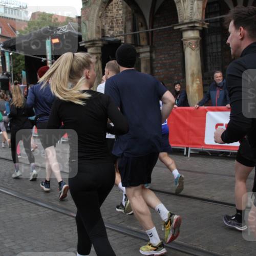 05.10.2025 - 20. swb-Marathon Bremen Yannick Fuchs http://msf.ph/oto/9319836 05.10.2025 11:39:03 Ziel  meine-sportfotos.de