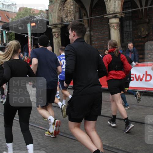 05.10.2025 - 20. swb-Marathon Bremen Yannick Fuchs http://msf.ph/oto/9319837 05.10.2025 11:39:03 Ziel  meine-sportfotos.de