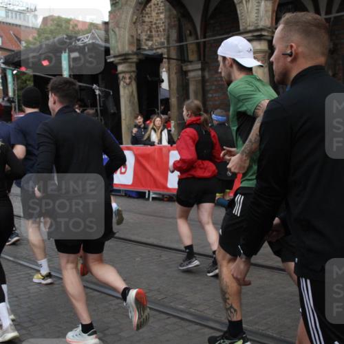 05.10.2025 - 20. swb-Marathon Bremen Yannick Fuchs http://msf.ph/oto/9319838 05.10.2025 11:39:04 Ziel  meine-sportfotos.de