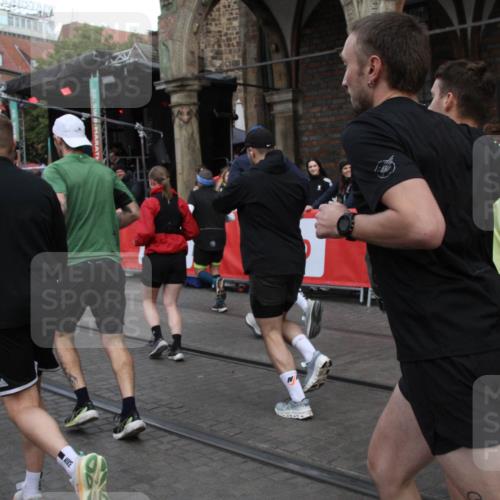 05.10.2025 - 20. swb-Marathon Bremen Yannick Fuchs http://msf.ph/oto/9319840 05.10.2025 11:39:04 Ziel  meine-sportfotos.de