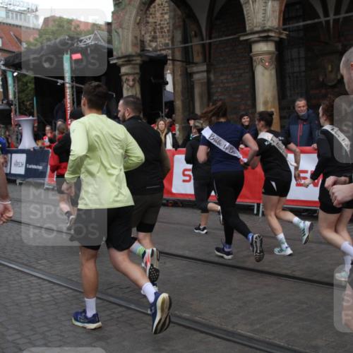 05.10.2025 - 20. swb-Marathon Bremen Yannick Fuchs http://msf.ph/oto/9319841 05.10.2025 11:39:05 Ziel  meine-sportfotos.de