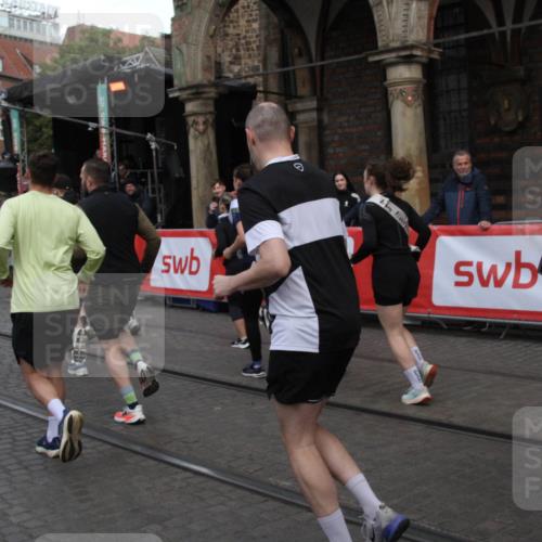 05.10.2025 - 20. swb-Marathon Bremen Yannick Fuchs http://msf.ph/oto/9319842 05.10.2025 11:39:05 Ziel  meine-sportfotos.de