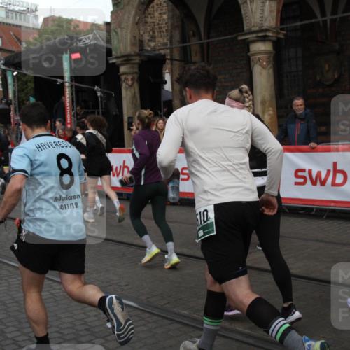 05.10.2025 - 20. swb-Marathon Bremen Yannick Fuchs http://msf.ph/oto/9319845 05.10.2025 11:39:07 Ziel  meine-sportfotos.de