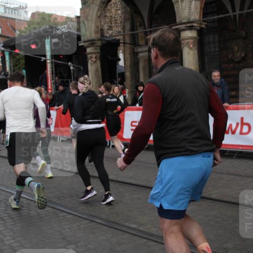 05.10.2025 - 20. swb-Marathon Bremen Yannick Fuchs http://msf.ph/oto/9319847 05.10.2025 11:39:07 Ziel  meine-sportfotos.de