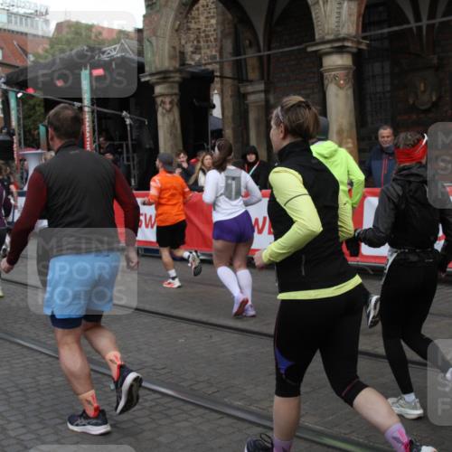 05.10.2025 - 20. swb-Marathon Bremen Yannick Fuchs http://msf.ph/oto/9319849 05.10.2025 11:39:08 Ziel  meine-sportfotos.de