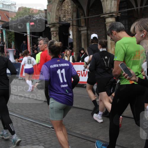05.10.2025 - 20. swb-Marathon Bremen Yannick Fuchs http://msf.ph/oto/9319853 05.10.2025 11:39:09 Ziel  meine-sportfotos.de