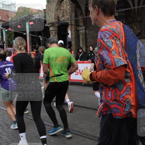 05.10.2025 - 20. swb-Marathon Bremen Yannick Fuchs http://msf.ph/oto/9319855 05.10.2025 11:39:10 Ziel  meine-sportfotos.de