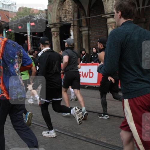 05.10.2025 - 20. swb-Marathon Bremen Yannick Fuchs http://msf.ph/oto/9319857 05.10.2025 11:39:11 Ziel  meine-sportfotos.de