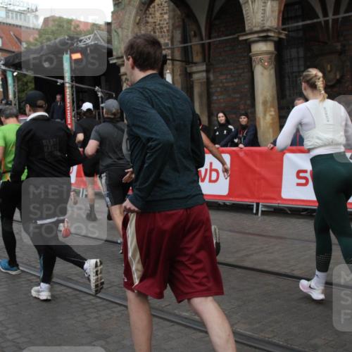 05.10.2025 - 20. swb-Marathon Bremen Yannick Fuchs http://msf.ph/oto/9319858 05.10.2025 11:39:11 Ziel  meine-sportfotos.de
