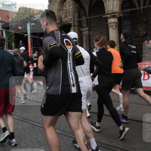 05.10.2025 - 20. swb-Marathon Bremen Yannick Fuchs http://msf.ph/oto/9319860 05.10.2025 11:39:12 Ziel  meine-sportfotos.de