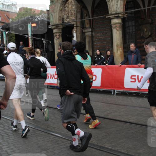 05.10.2025 - 20. swb-Marathon Bremen Yannick Fuchs http://msf.ph/oto/9319862 05.10.2025 11:39:12 Ziel  meine-sportfotos.de