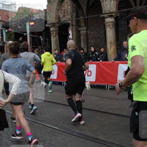 05.10.2025 - 20. swb-Marathon Bremen Yannick Fuchs http://msf.ph/oto/9319875 05.10.2025 11:39:17 Ziel  meine-sportfotos.de